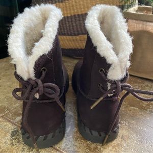 SOLD Mukluks - Brown winter boot, size 9